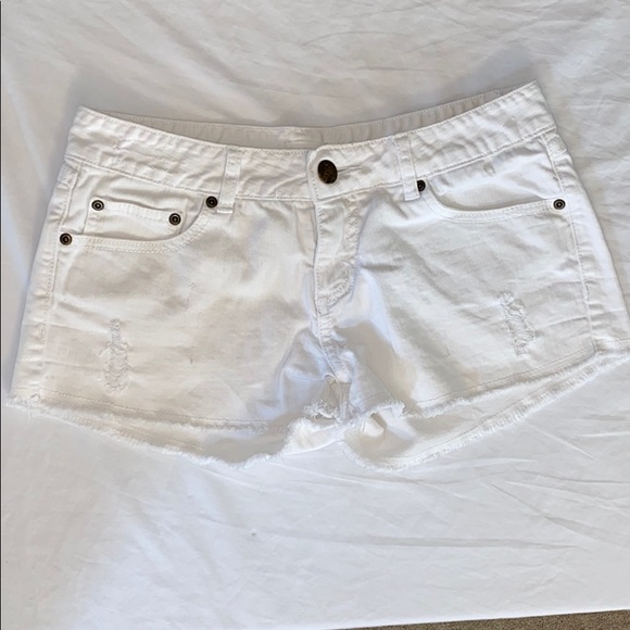 BONGO Pants - Cute Distressed White Bongo Cut Off Shorts